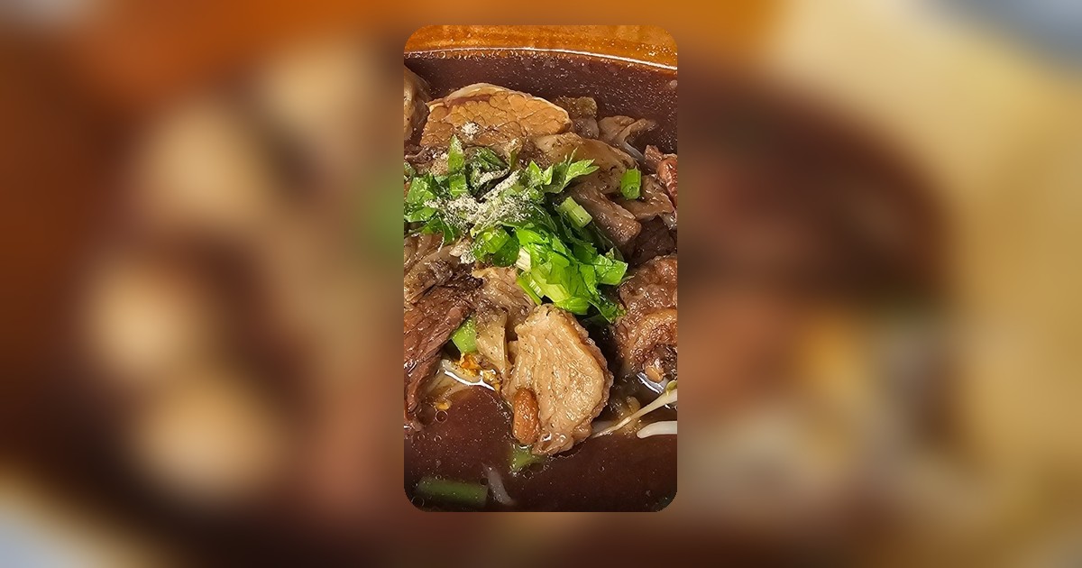 สายเนื้อห้ามพลาด! ป้าหวาด ก๋วยเตี๋ยวเนื้อเปื่อยเตาถ่านสูตรโบราณ เมืองชากังราว