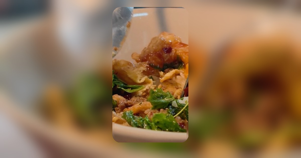 เปิดร้านก็เพราะ กะเพรา เครื่องแน่นผัดน้ำมันหมู 100 บาทอิ่มคุ้ม