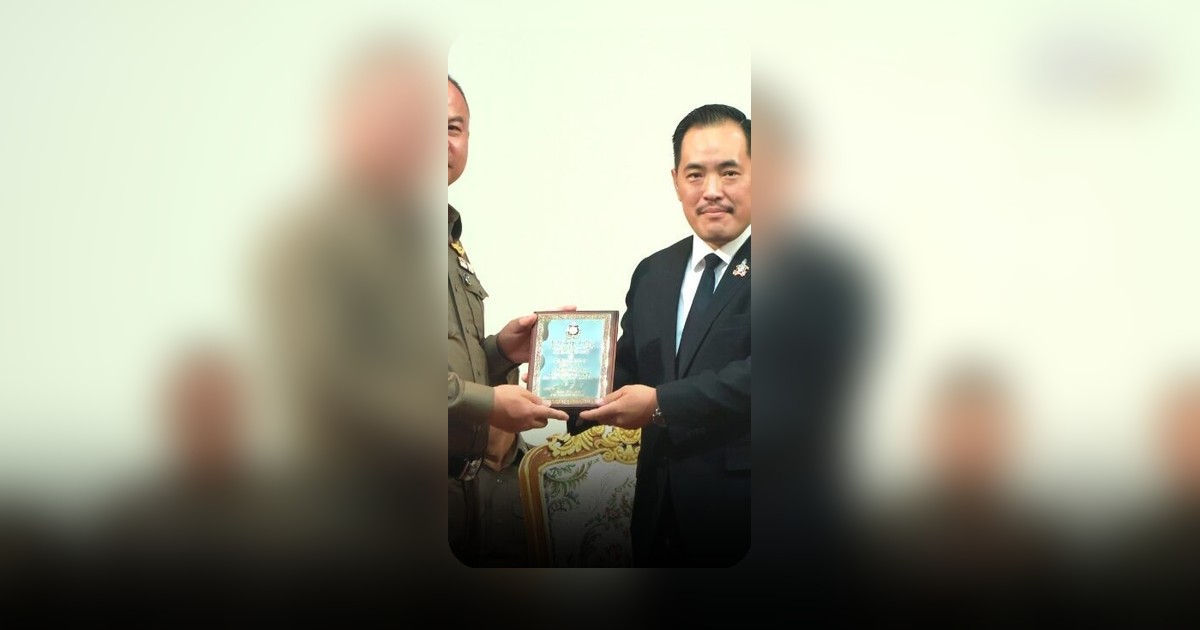 อุปนายกยูยิตสูฯ รับโล่เชิดชูเกียรติ 20 ปีแห่งการเป็นอาจารย์ผู้สอน