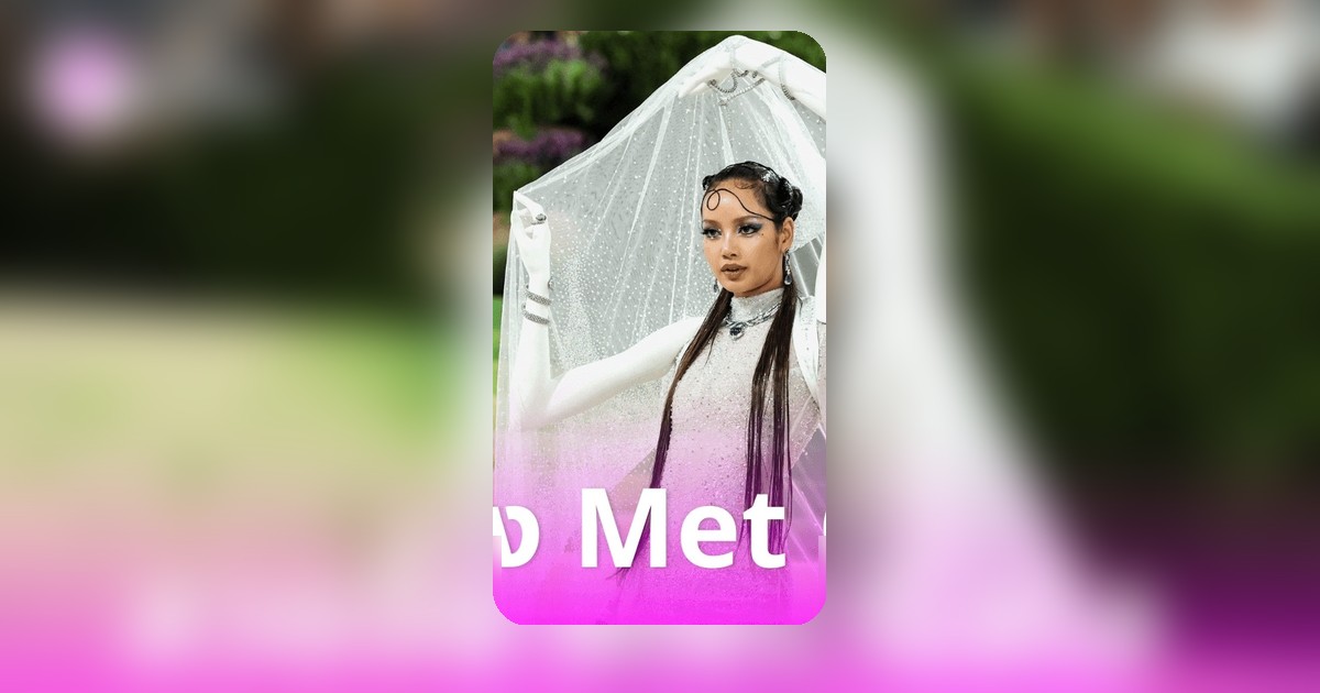 ลิซ่า เปล่งประกายบนพรมแดง Met Gala 2026 ครั้งที่ 2 แอนนา วินทัวร์ เลือกเอง